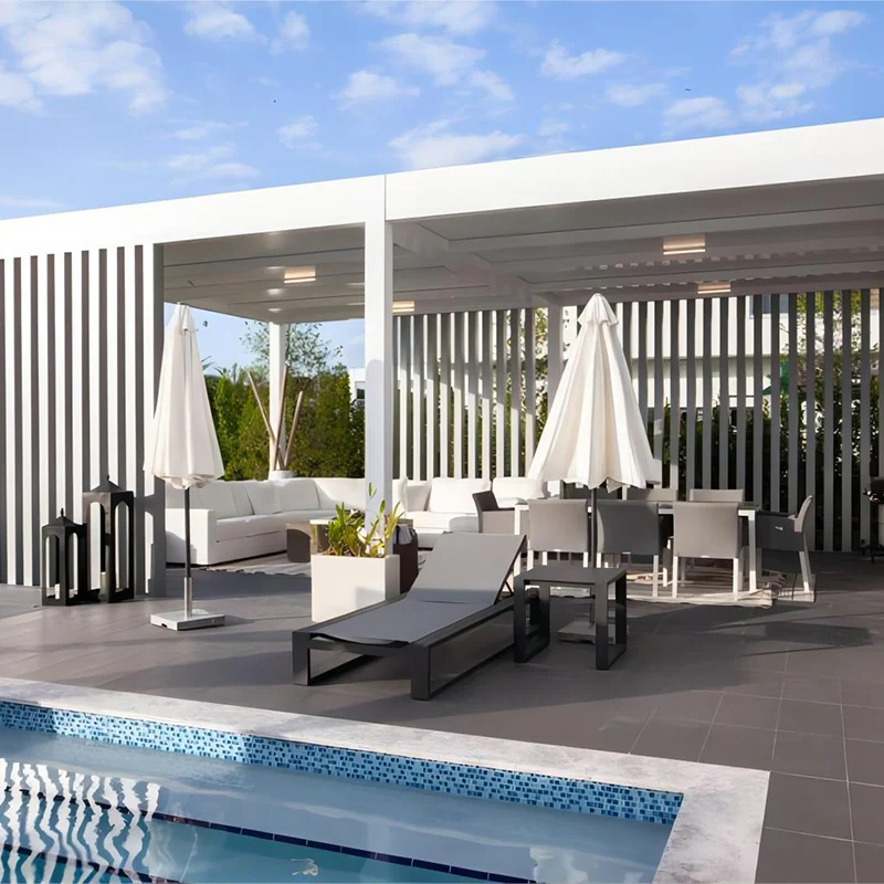 Oprettelse af en gennemsigtig udendørs opholdsrum for alle sæsoner | Patio cover + Anden udendørs møbelkombination Real scenepræsentation