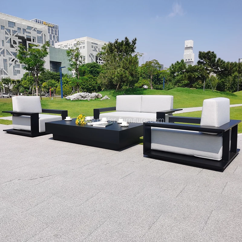 Nyeste All Black Aluminium Frame Outdoor Sofa